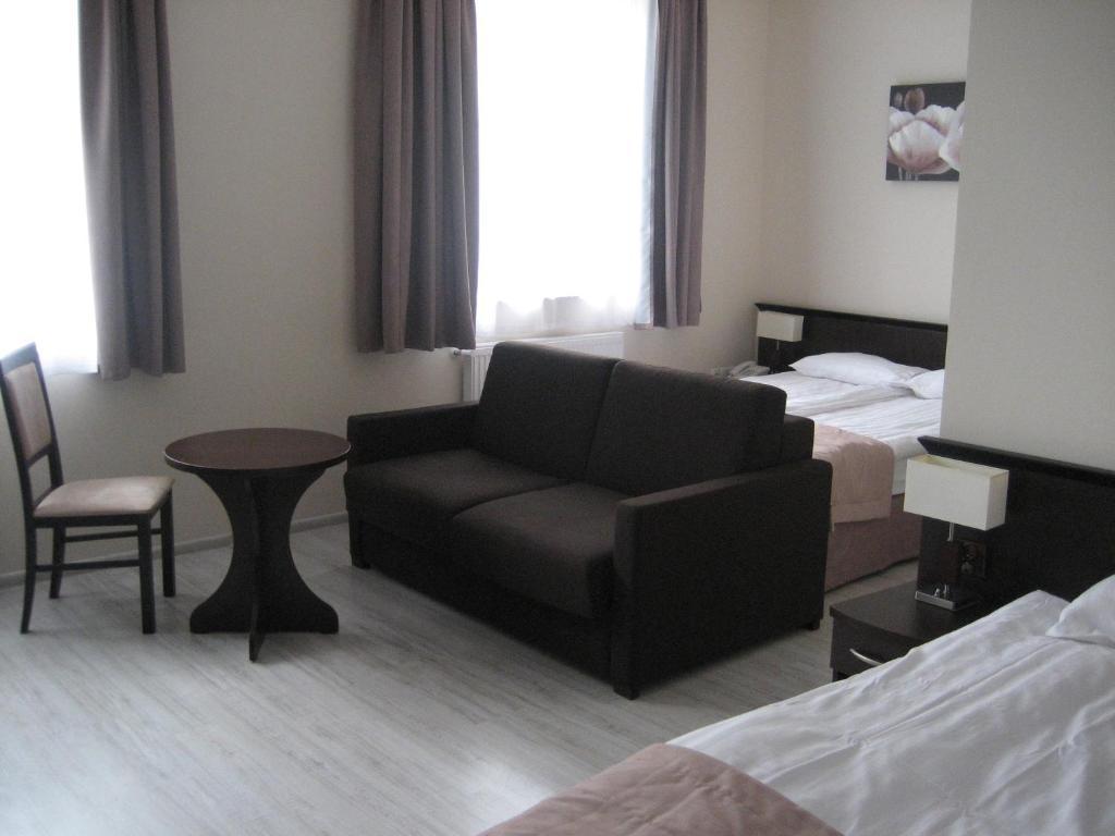 Hotel Feniks Gniezno Zimmer foto